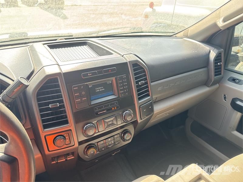 Ford F-350 平ボディー