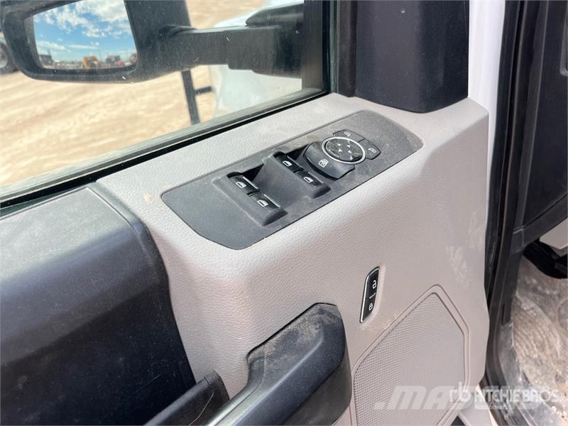 Ford F-350 시립/다목적 차량