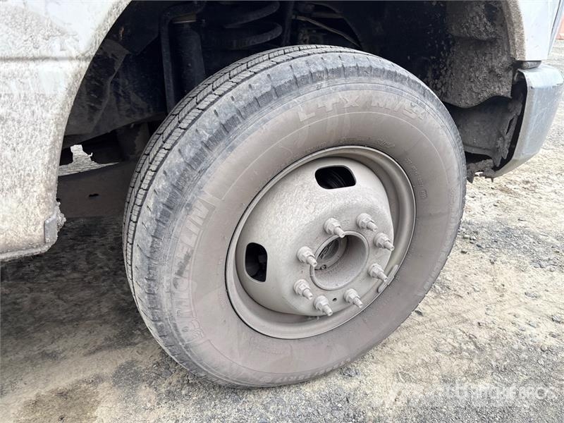 Ford F-350 Platós / Ponyvás teherautók