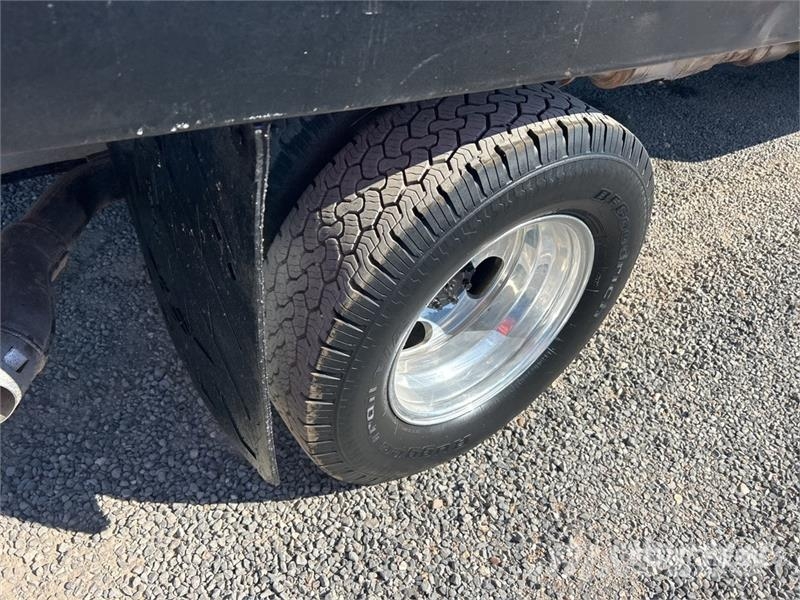 Ford F-350 Pritschenwagen/Pritschenwagen mit Seitenklappe