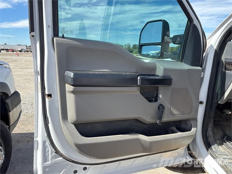 Ford F-350 Tovornjaki s kesonom/platojem