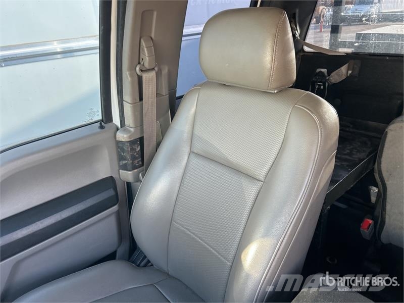 Ford F-350 شاحنات مسطحة/مفصلية الجوانب