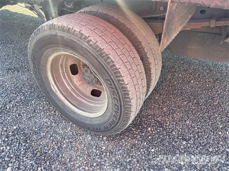 Ford F-350 Tovornjaki s kesonom/platojem