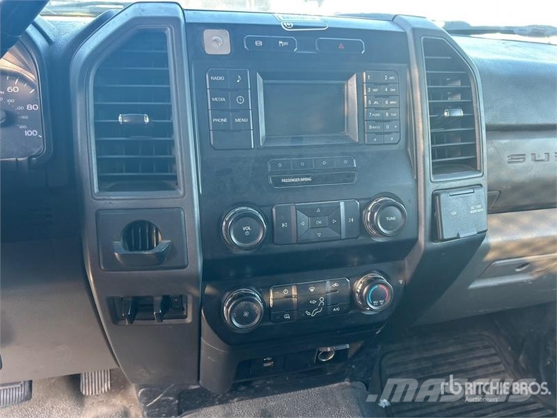 Ford F-350 Tovornjaki s kesonom/platojem