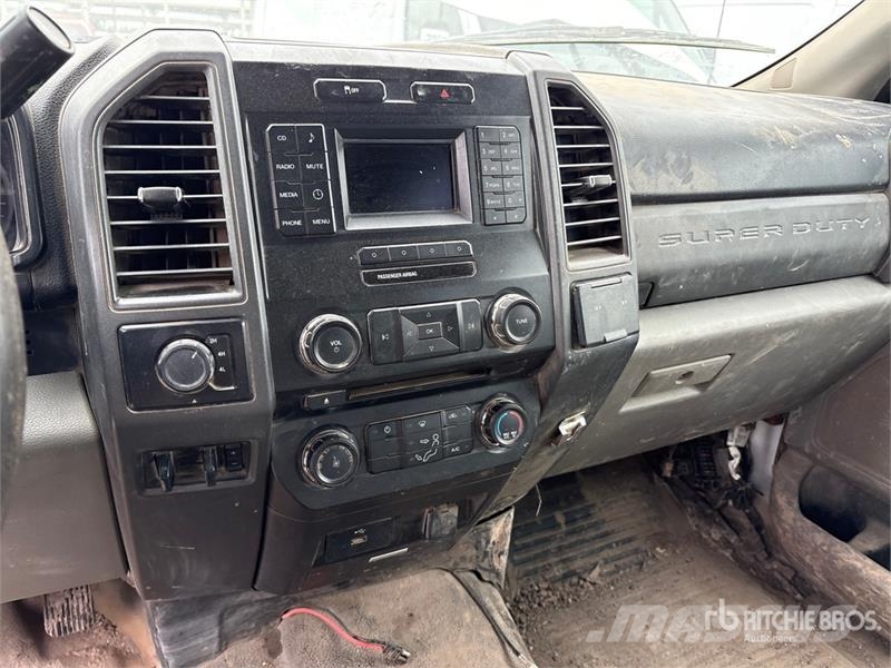 Ford F-350 Tovornjaki s kesonom/platojem