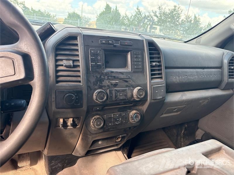 Ford F-350 Platós / Ponyvás teherautók
