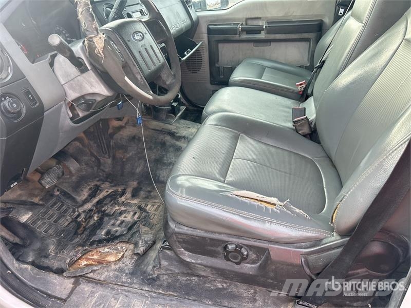 Ford F-350 Pritschenwagen/Pritschenwagen mit Seitenklappe