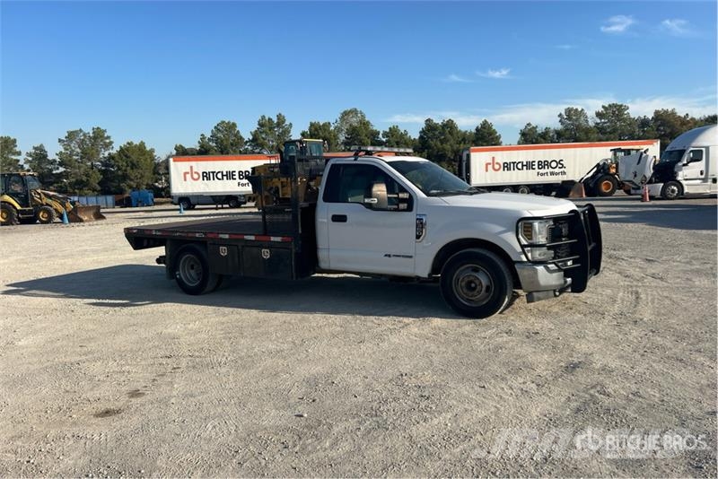 Ford F-350 Tovornjaki s kesonom/platojem