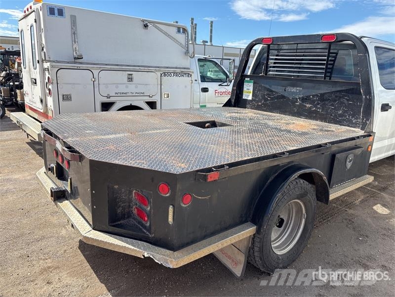 Ford F-350 Tovornjaki s kesonom/platojem