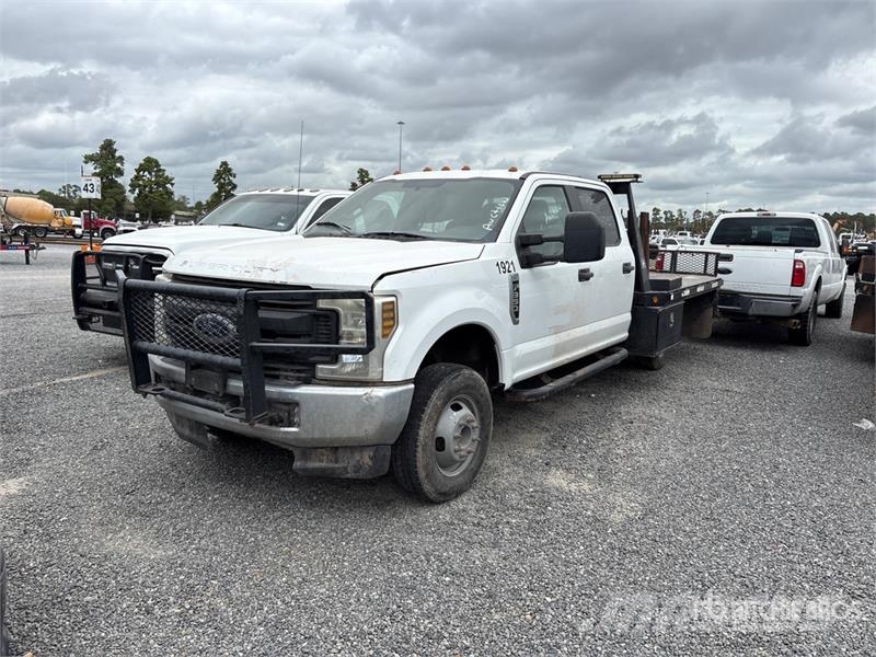 Ford F-350 Tovornjaki s kesonom/platojem