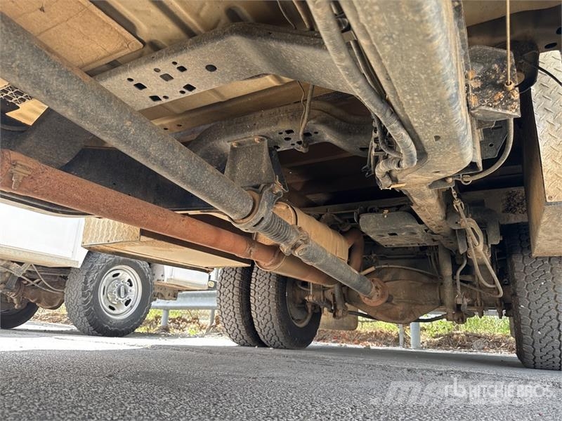 Ford F-350 平ボディー