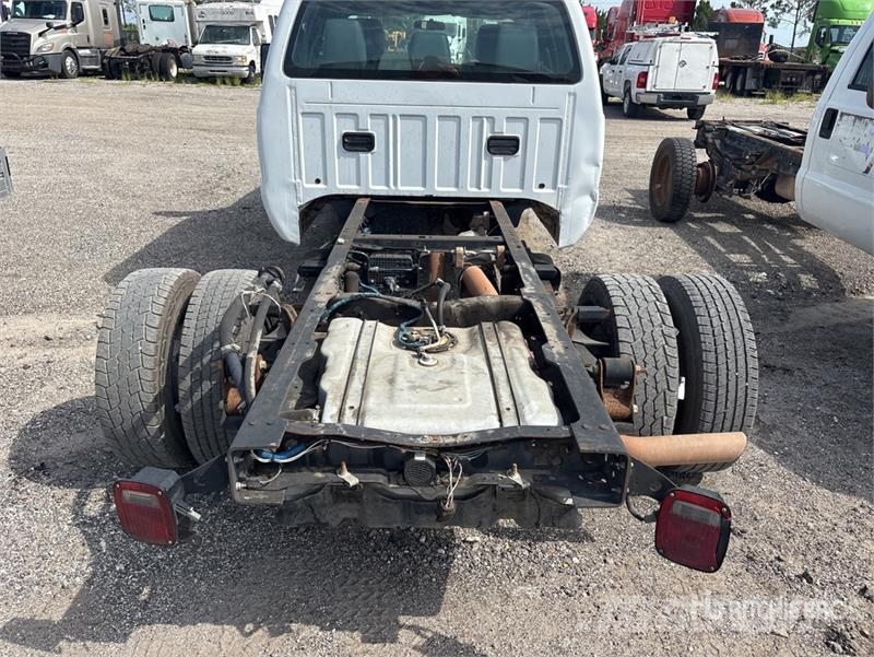 Ford F-350 Ohjaamot ja sisustat