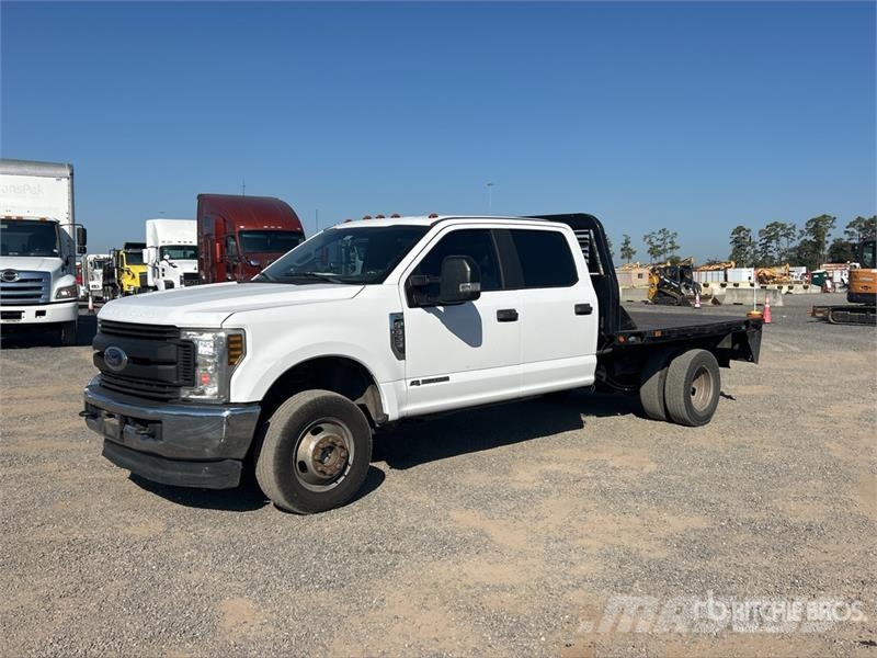Ford F-350 Tovornjaki s kesonom/platojem
