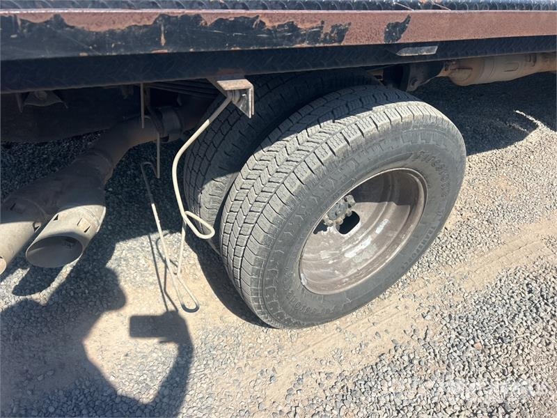 Ford F-350 Tovornjaki s kesonom/platojem