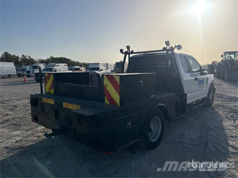 Ford F-350 شاحنات مسطحة/مفصلية الجوانب