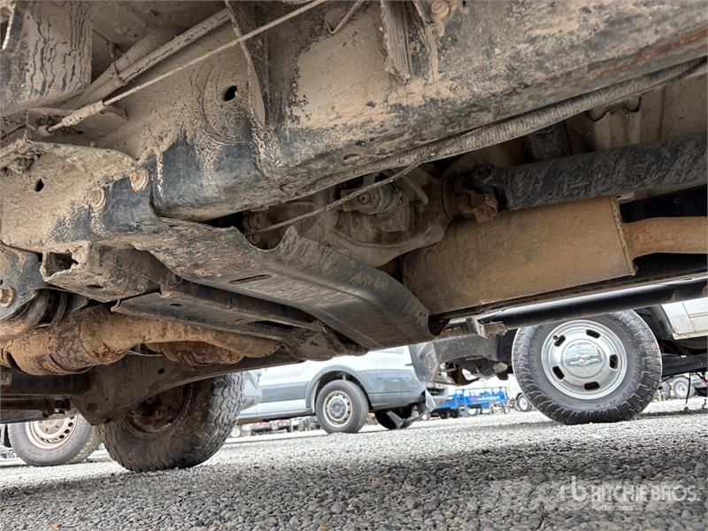 Ford F-350 Tovornjaki s kesonom/platojem