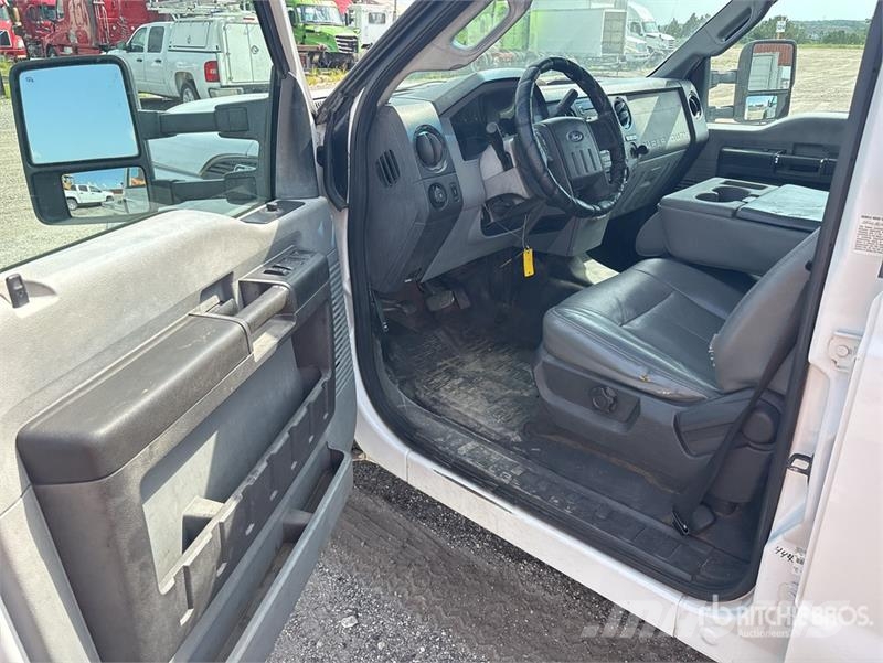 Ford F-350 Ohjaamot ja sisustat