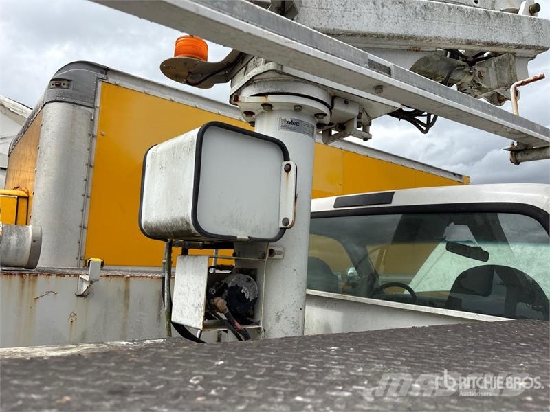 Ford F-350 Truck mounted platforms