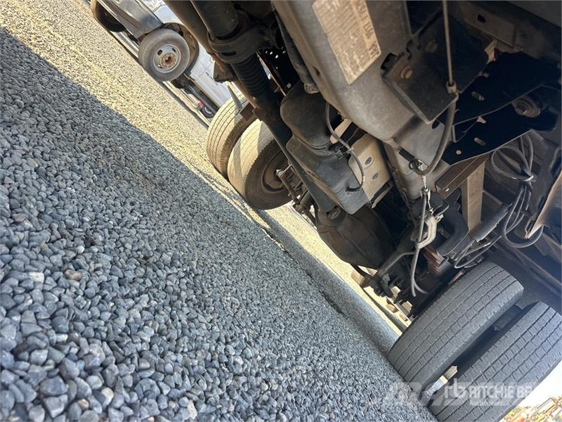 Ford F-350 Tovornjaki s kesonom/platojem