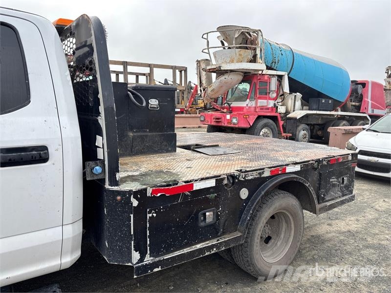 Ford F-350 Platós / Ponyvás teherautók