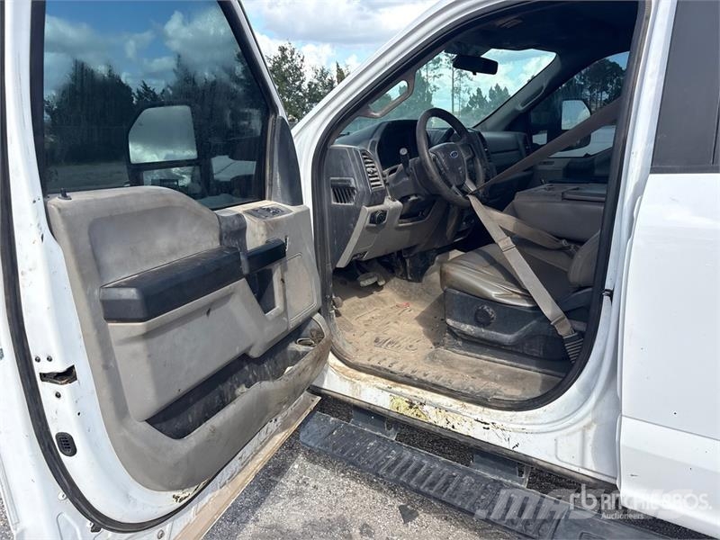 Ford F-350 Platós / Ponyvás teherautók