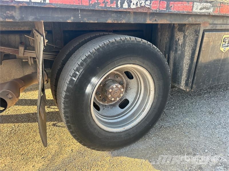 Ford F-350 Tovornjaki s kesonom/platojem