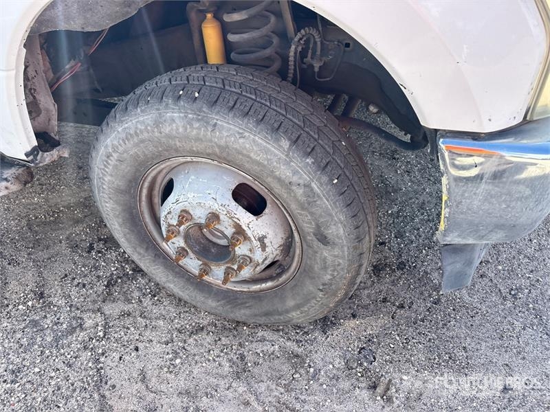Ford F-350 Platós / Ponyvás teherautók