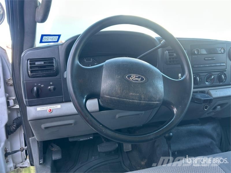 Ford F-350 Camiones de cama baja