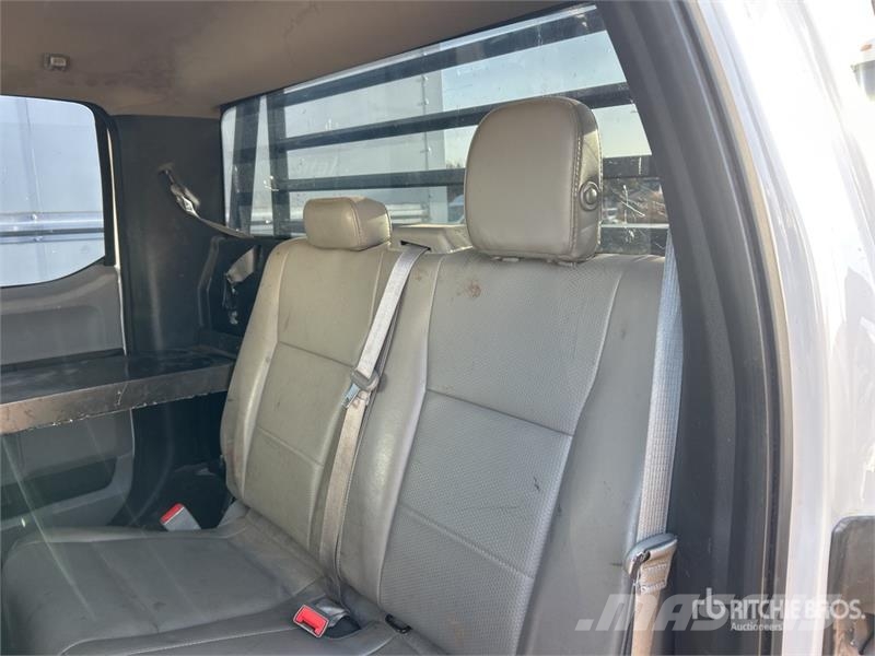 Ford F-350 شاحنات مسطحة/مفصلية الجوانب