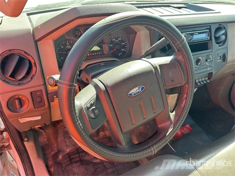 Ford F-350 Plataformas aéreas montadas em caminhão