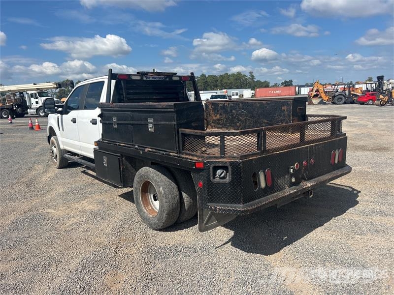 Ford F-350 Camion plateau
