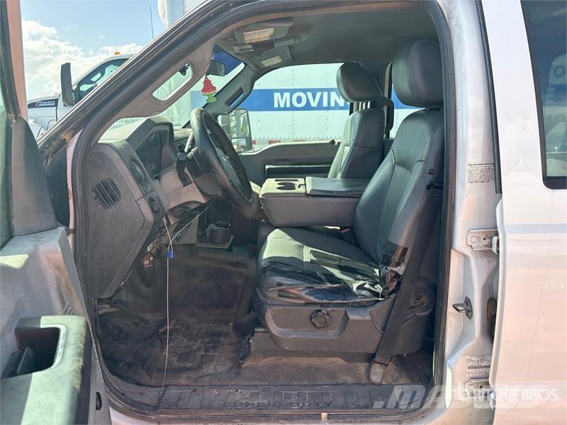 Ford F-350 Kabiny i wnętrze