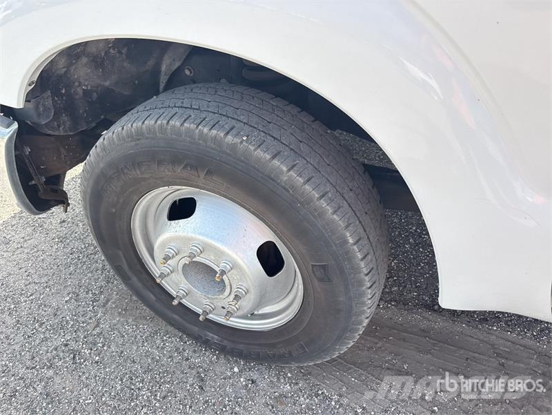 Ford F-350 Ohjaamot ja sisustat
