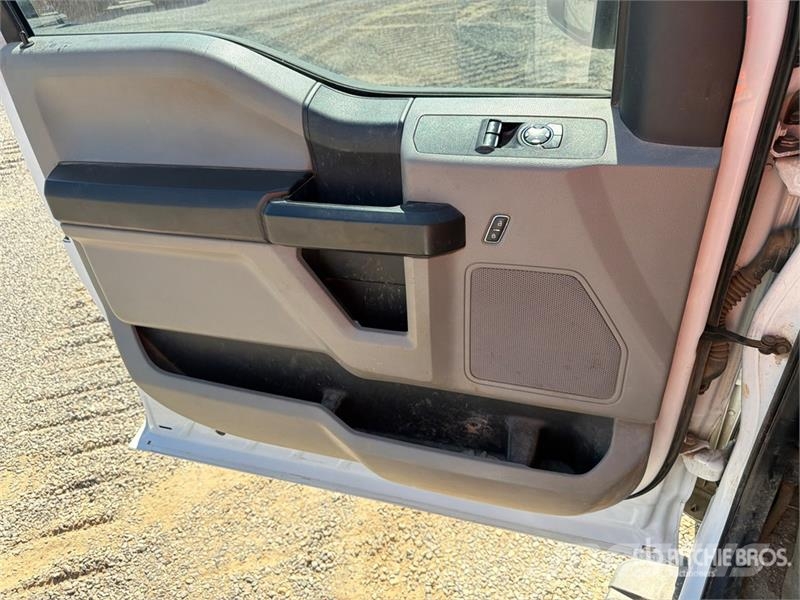 Ford F-350 Tovornjaki s kesonom/platojem