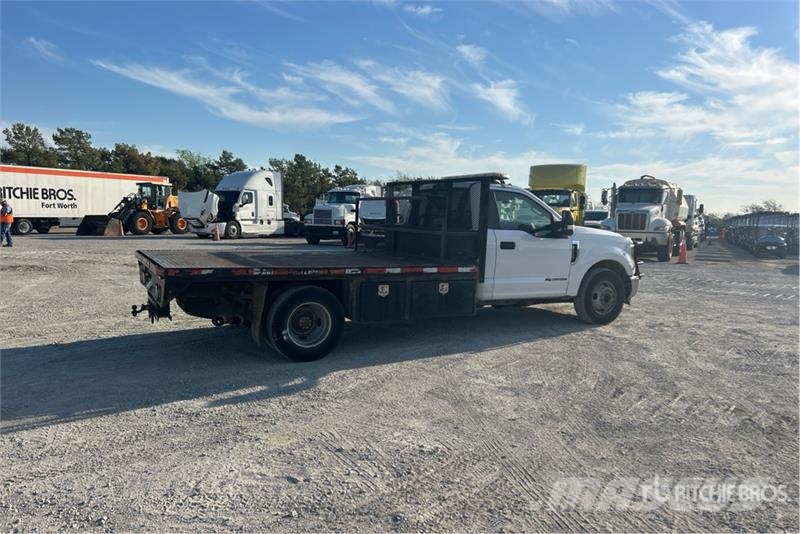 Ford F-350 Tovornjaki s kesonom/platojem