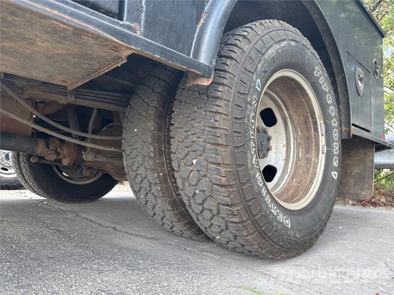 Ford F-350 平ボディー
