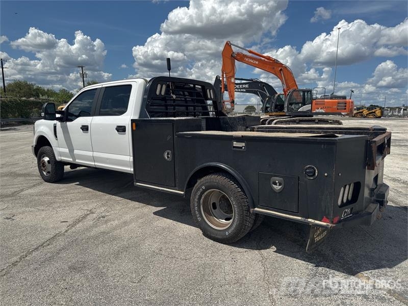 Ford F-350 平ボディー