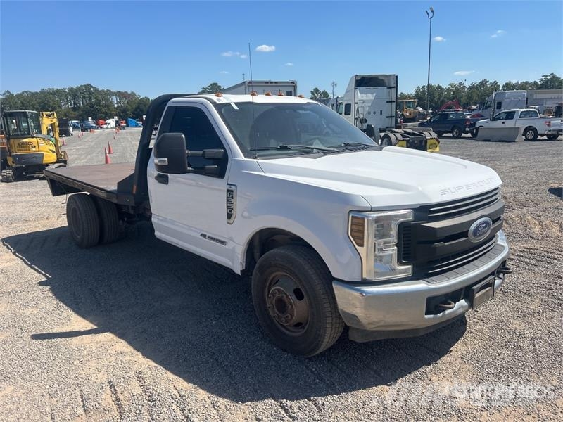 Ford F-350 Tovornjaki s kesonom/platojem