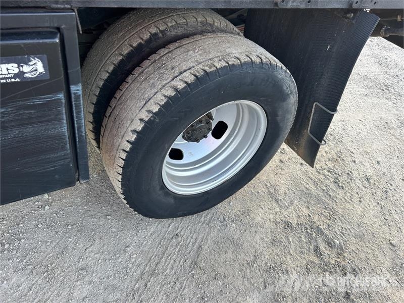 Ford F-350 Flatbed / Dropside trucks