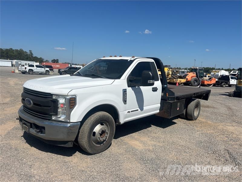 Ford F-350 Tovornjaki s kesonom/platojem