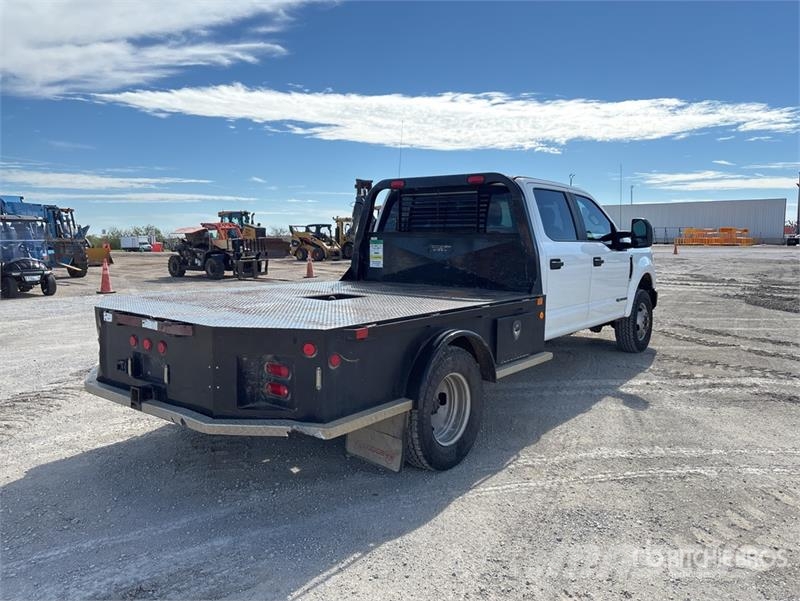 Ford F-350 Tovornjaki s kesonom/platojem