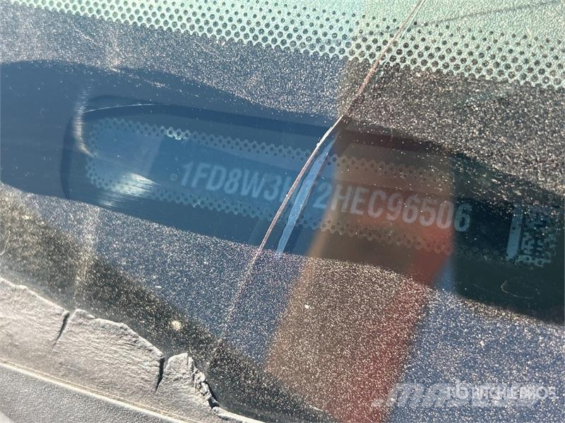 Ford F-350 Tovornjaki s kesonom/platojem