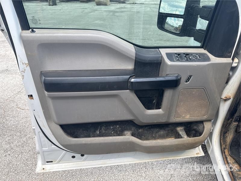 Ford F-350 平ボディー