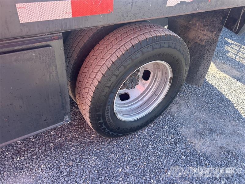 Ford F-350 Tovornjaki s kesonom/platojem
