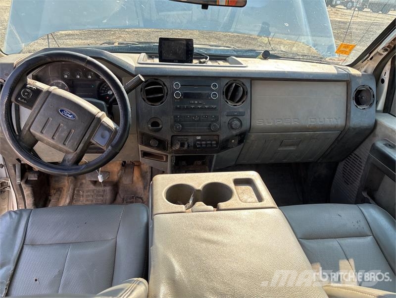 Ford F-350 Tovornjaki s kesonom/platojem