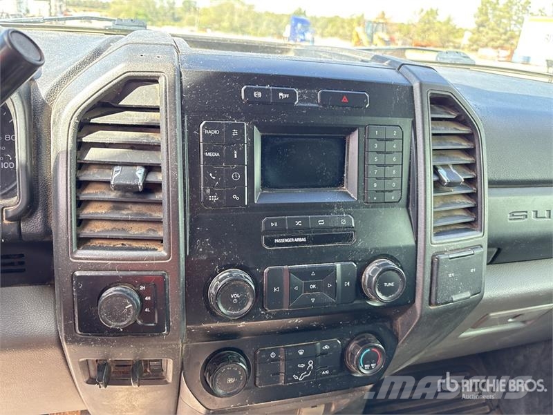 Ford F-350 Tovornjaki s kesonom/platojem