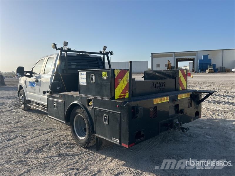 Ford F-350 شاحنات مسطحة/مفصلية الجوانب