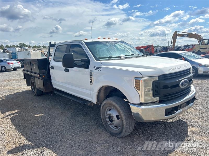 Ford F-350 Camion plateau