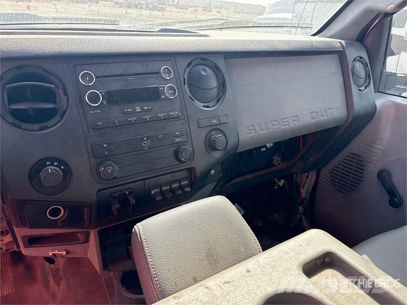 Ford F-350 Kabiny i wnętrze