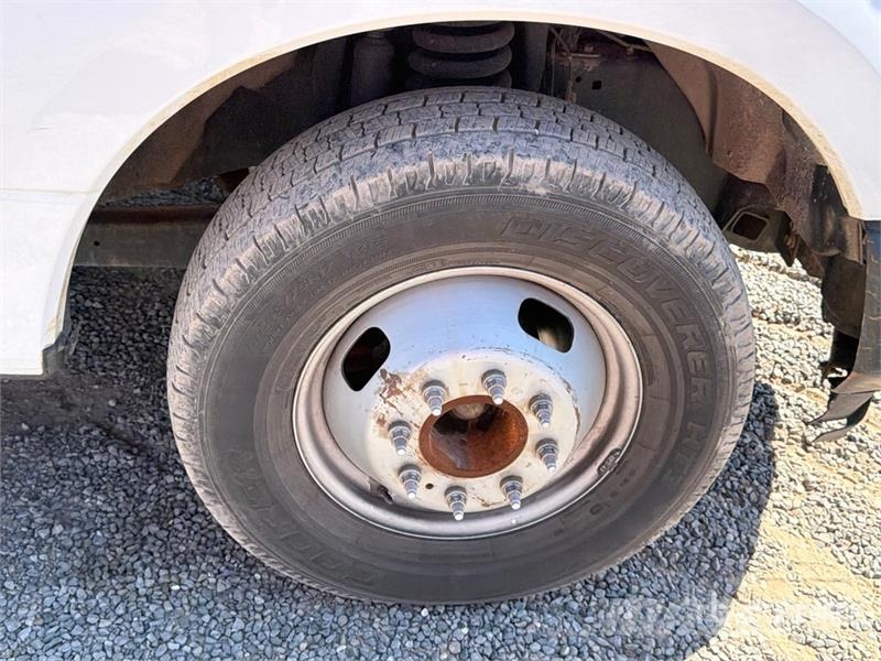 Ford F-350 Tovornjaki s kesonom/platojem